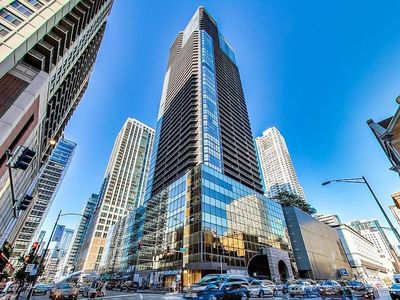 10 E Ontario St APT 4304
