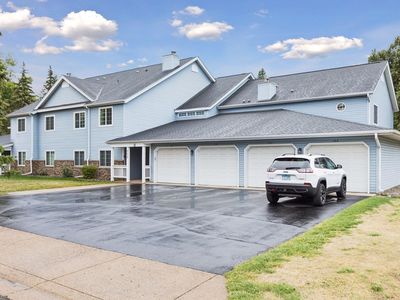 300 41st Ave NE Unit 202