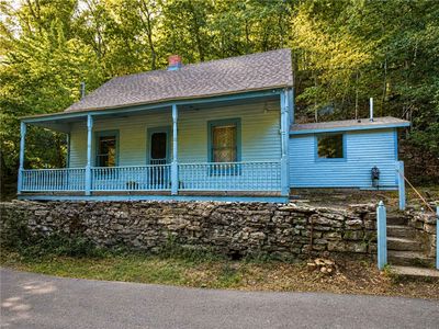 23 Douglas St