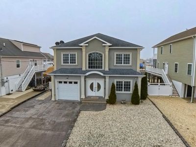 27 W Mohawk Dr