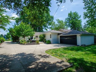 207 Eastmoor Blvd