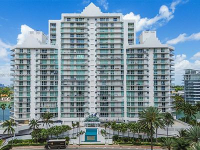 5900 Collins Ave APT 402