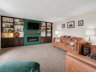 9728 Whispering Way