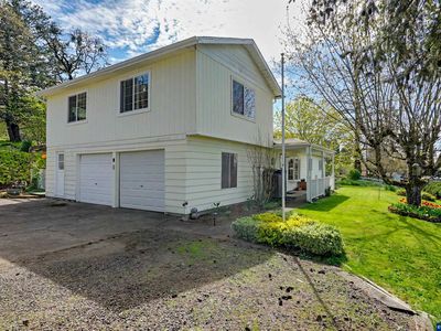 33724 Viewcrest Dr NE