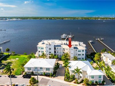 51 SE Seminole St #404