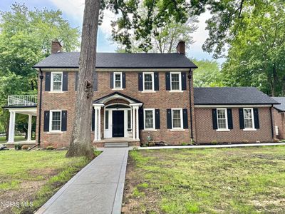 2509 Meadowwood Dr