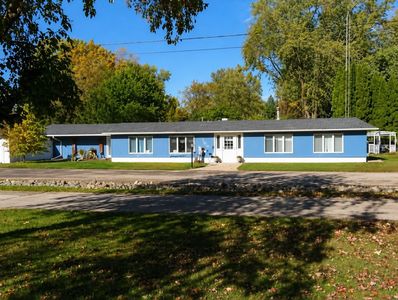 724 Lakeshore Dr