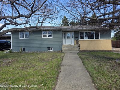 Property at 634 9th Ave W, Dickinson, ND