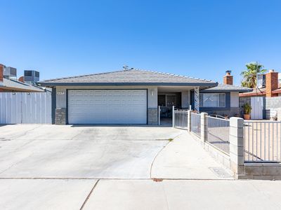 229 N Sunland Dr