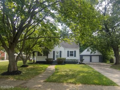 Property at 19925 Saxton Ave, Southfield, MI
