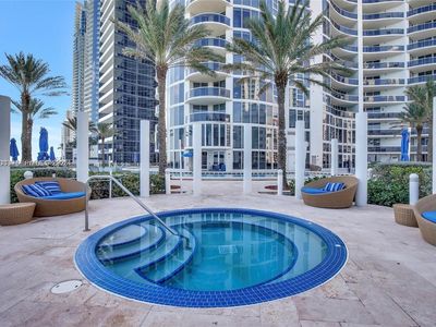 17201 Collins Ave APT 2502