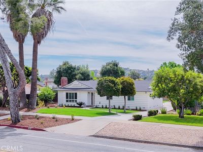 662 E Foothill Blvd