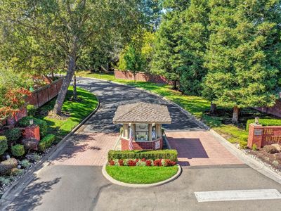 8927 Bluff Ln