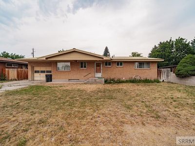 240 Lincoln Dr
