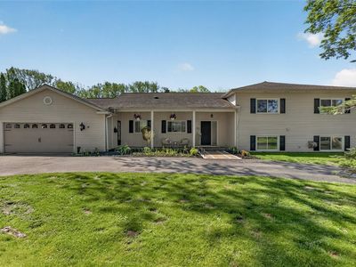 41 Country Club Dr