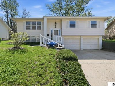 8731 Lakeview Dr