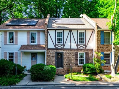 11 Essex Dr #11