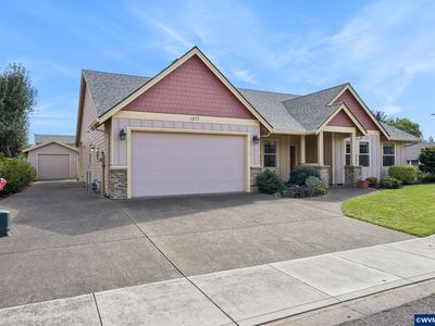 1277 Robert St