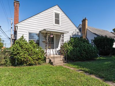 22 E Royal Forest Blvd