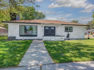 187 NW 3rd St