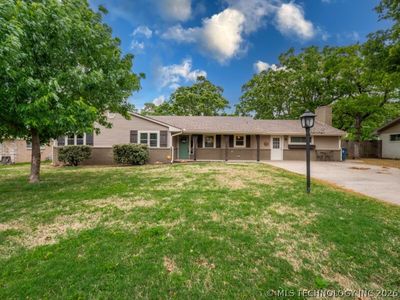 1601 E Seminole Ave