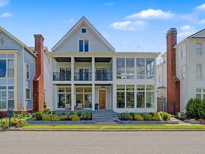 896 River Park Dr