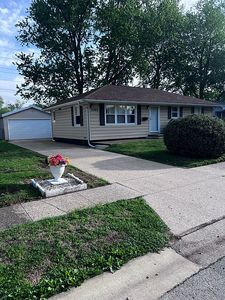 2309 Queensway Rd