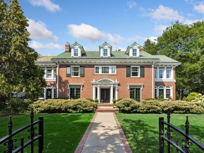 1465 Summit Ave