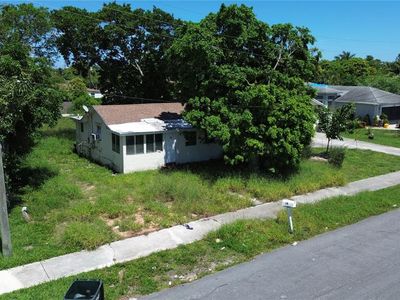 Property at 39 NW 13th Ave, Delray Beach, FL