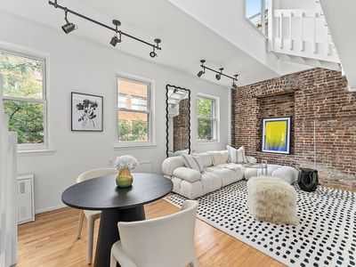 207 E 21st St APT 6E