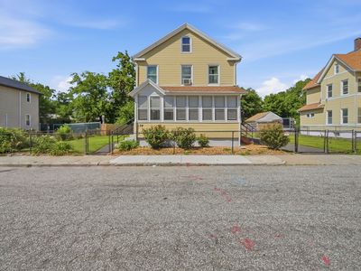 34 Ashley St