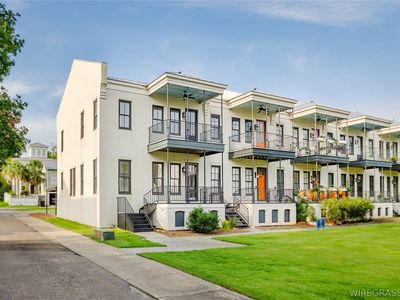 3 Pier St