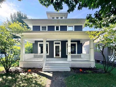 1225 W Oakdale Dr