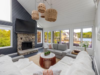 10 Buckingham Ln