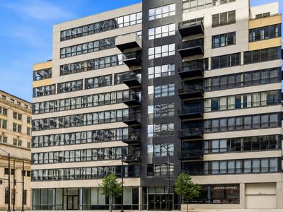 130 S Canal St APT 210
