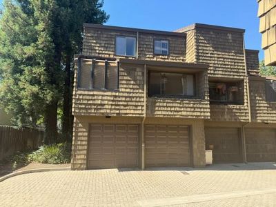 501 Rose Ave APT 18