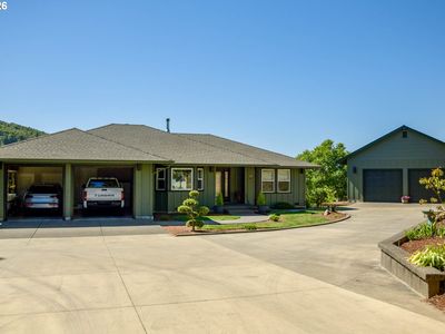 3952 Del Rio Rd