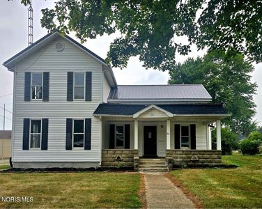 201 E Maple St