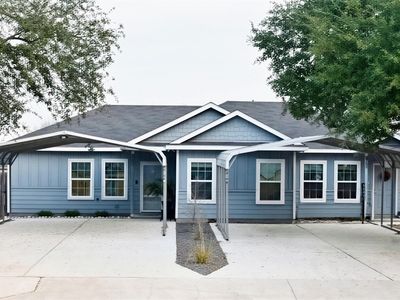810 E Baxter St #A & B