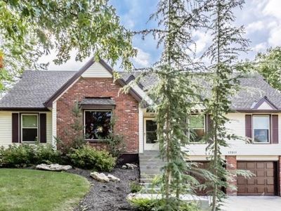 13511 S Locust St