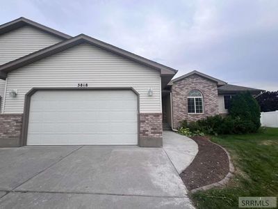 3818 E Silverwood Cir