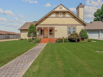 2607 Greenbriar Dr