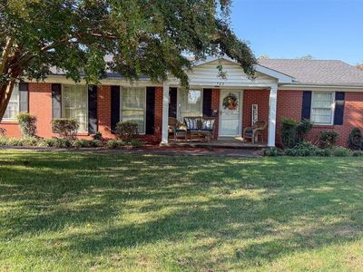 323 Lexington Dr