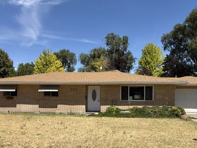 750 W Quince Ave