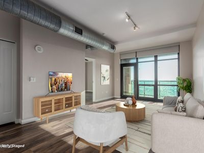 310 S 4th St UNIT 1902