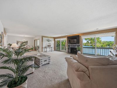 1207 Lake Shore Dr #239