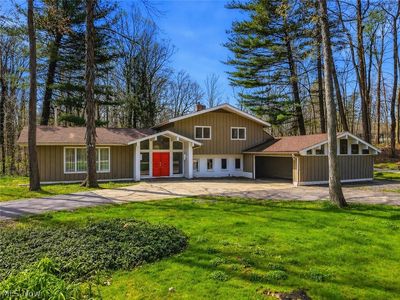 Property at 6055 Deepwood Dr, Moreland Hills, OH