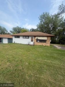 2594 Fairview Ave N