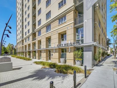 175 W Saint James St UNIT 208