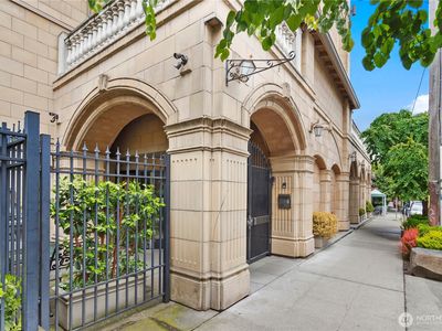 745 Bellevue Avenue E #206